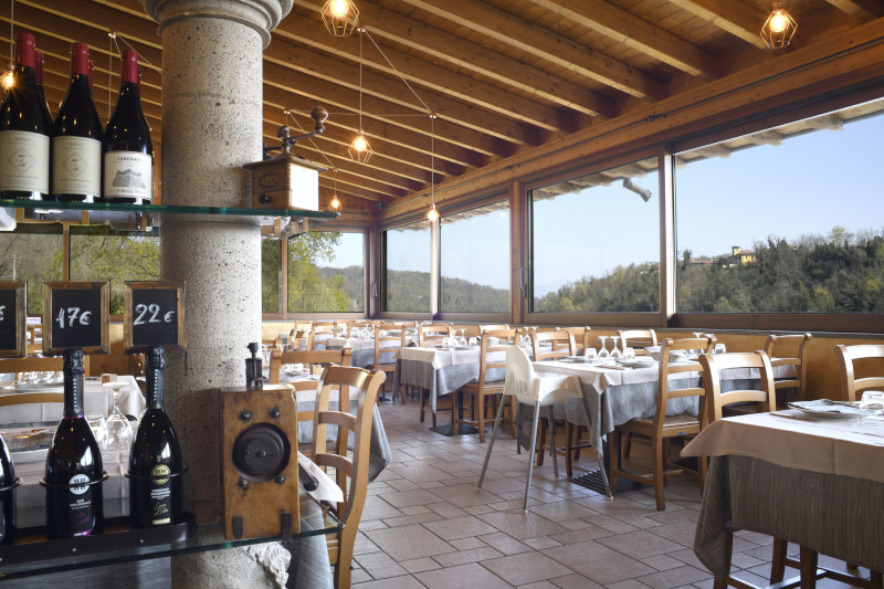 ristorante-al-vecchio-porto-varallo-pombia-interno-005